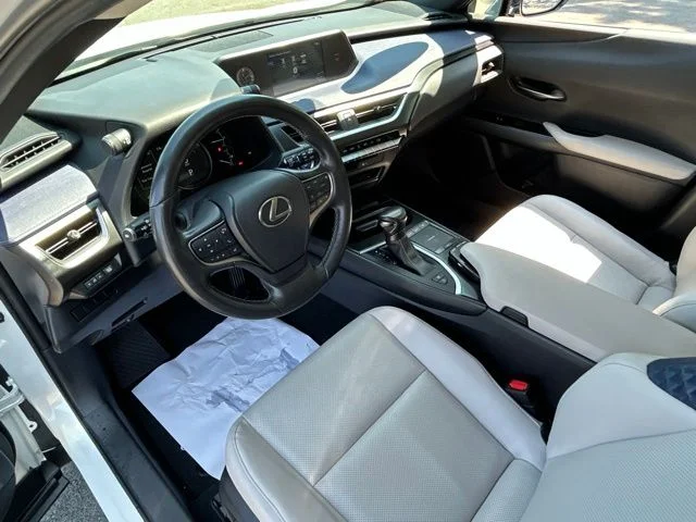 Used 2020 White Lexus 250h Base image 19