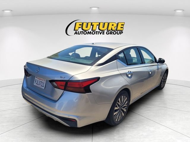Used 2024 Silver Nissan 2.5 SV image 3