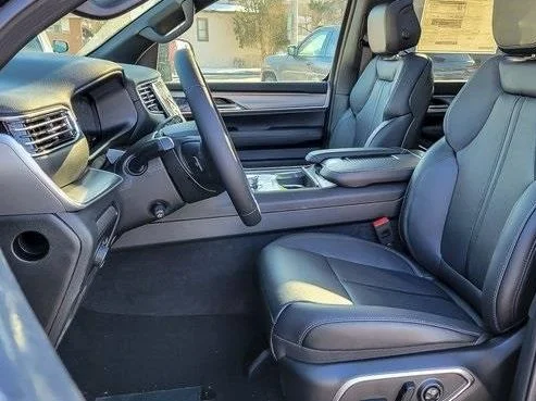 New 2026 High Gloss Black Exterior Paint Jeep Limited Altitude image 9
