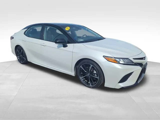 Used 2019 Off-white Toyota XSE V6 image 9