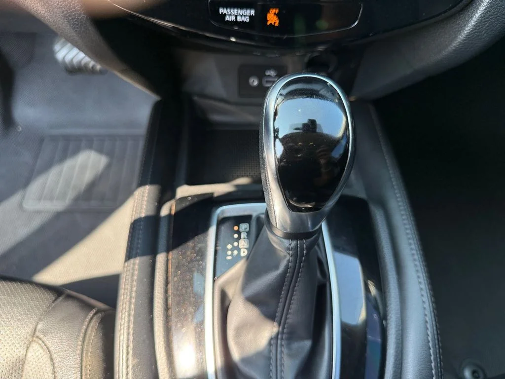 Used 2018 White Nissan SL image 34