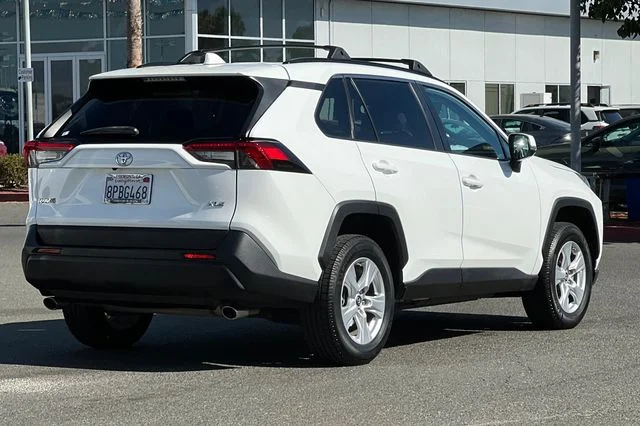 Used 2019 White Toyota XLE image 4