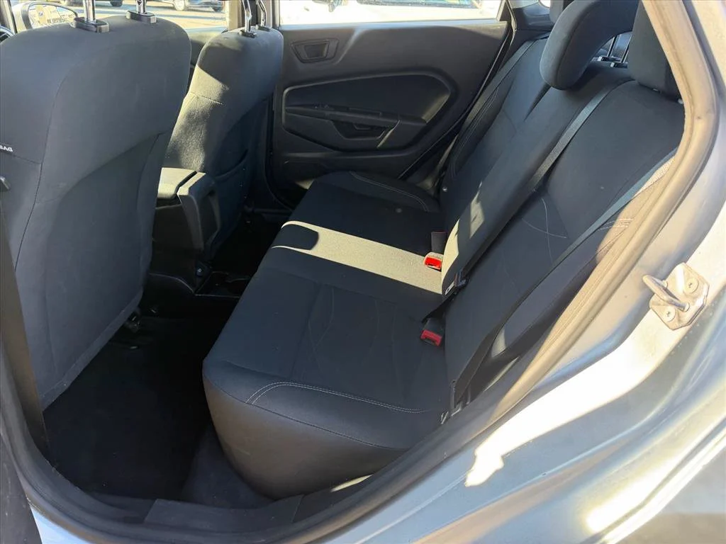 Used 2018 Silver Ford SE image 10