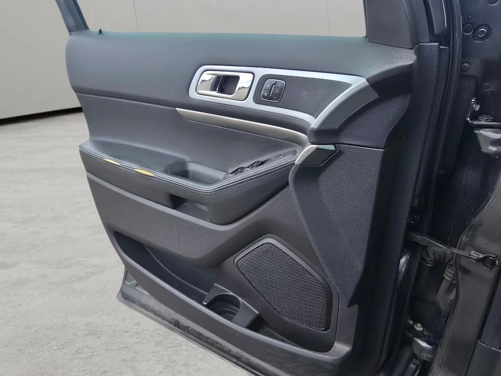 Used 2015 Magnetic Metallic Ford Sport image 15