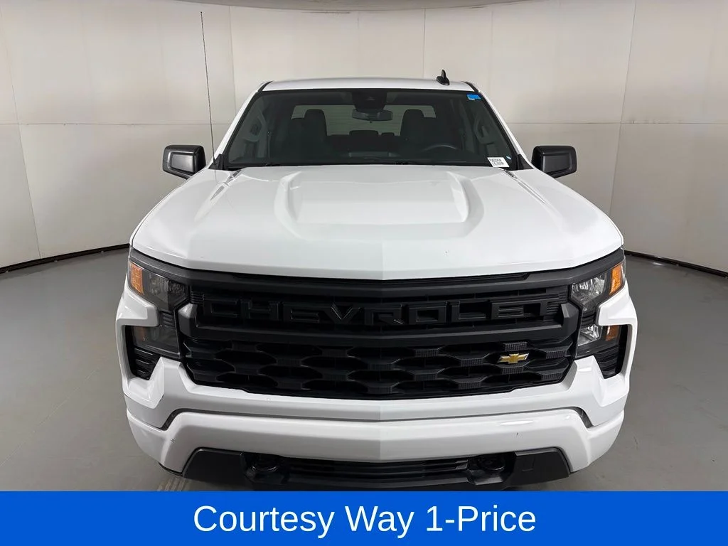 Used 2024 White Chevrolet Custom image 4