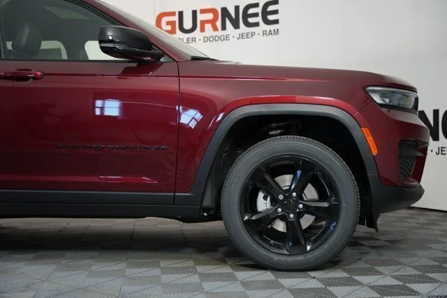 New 2025 Velvet Red Pearl-Coat Exterior Paint Jeep Altitude X image 40