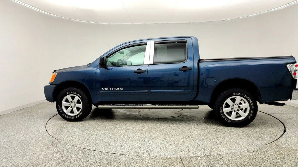 Used 2014 Graphite Blue Metallic Nissan 4WD Crew Cab SWB SV image 8