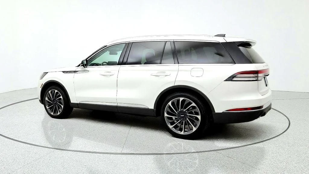 Used 2026 Pristine White Metallic Tri-Coat Lincoln Reserve AWD image 7