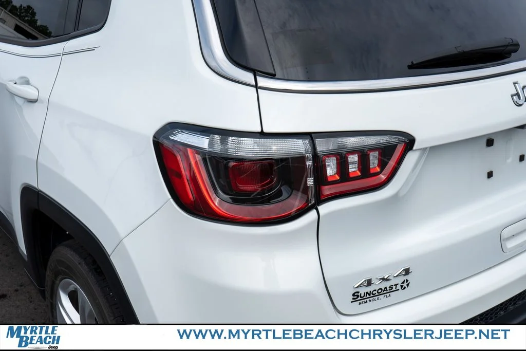 Certified Used 2023 Bright White Clearcoat Jeep Latitude image 11