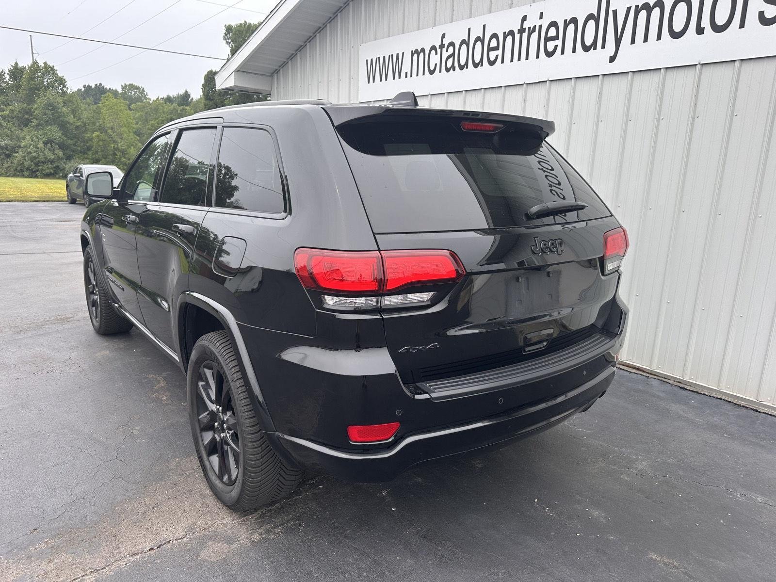 Used 2021 Diamond Black Crystal Pearlcoat Jeep Laredo X image 7