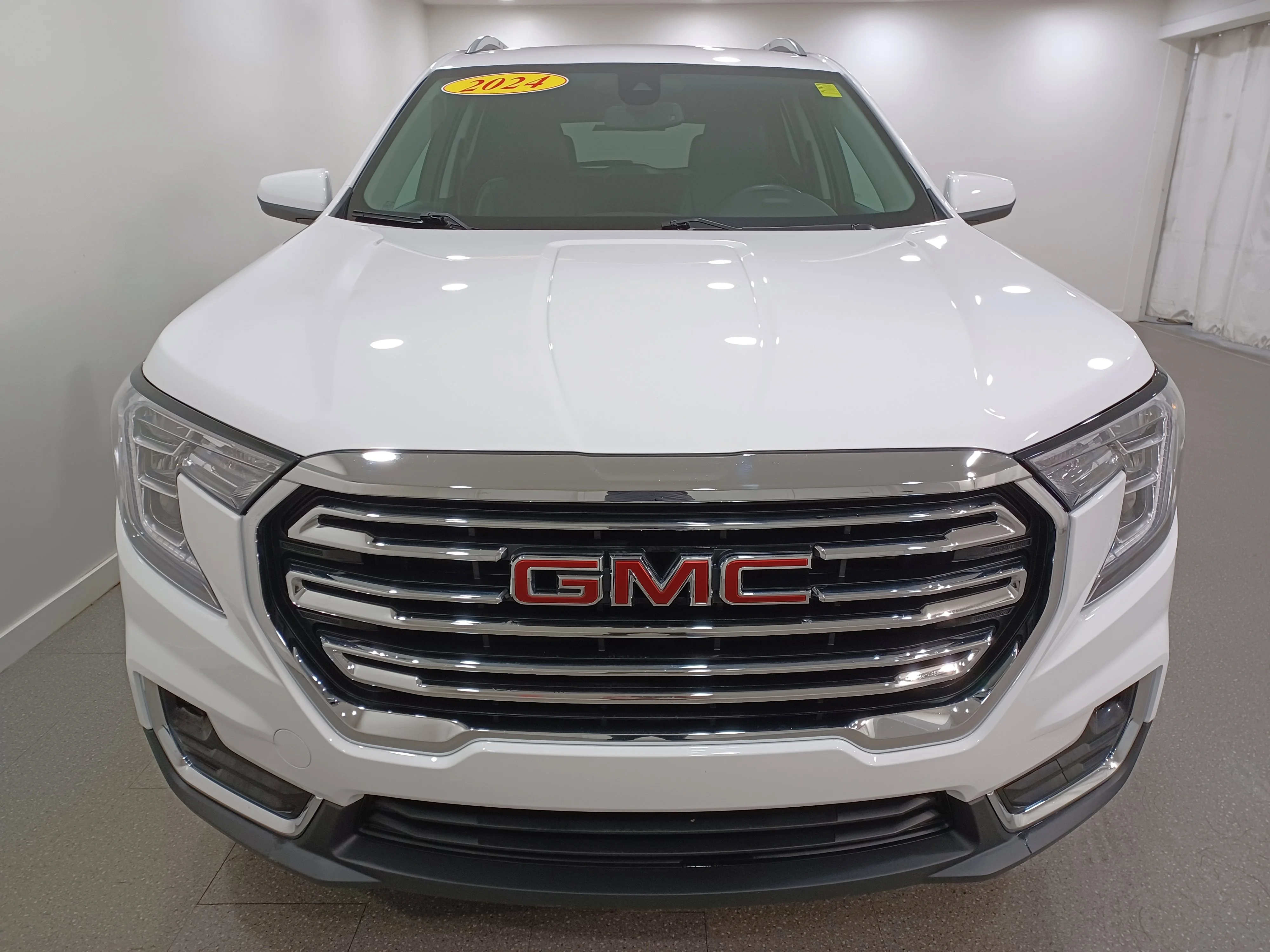 Certified Used 2024 White GMC SLT AWD *Remote Start | Htd Leather | Htd Wheel | Memory Seats | Park Assist | Apple CarPlay image 3