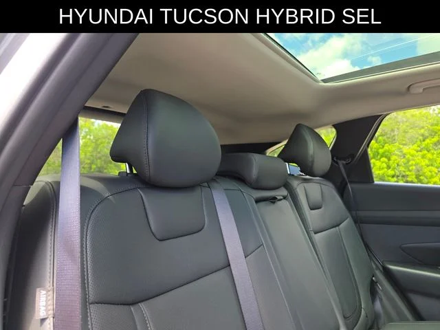Used 2025 White Hyundai SEL Convenience image 14