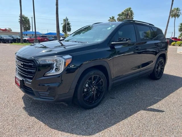 Used 2024 Ebony Twilight Metallic GMC SLE image 3