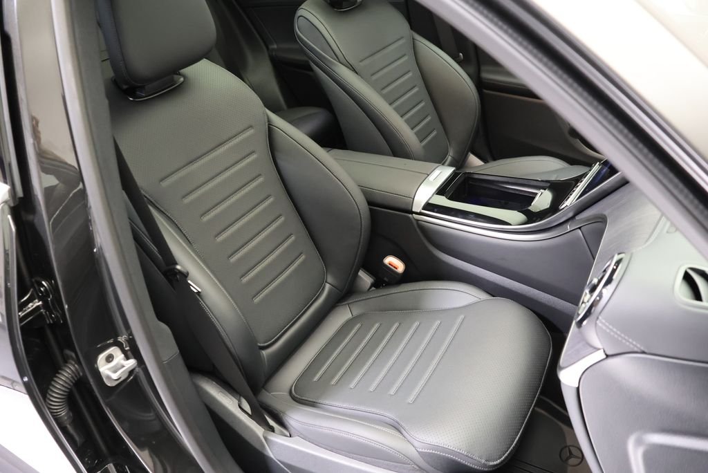 Used 2027  Mercedes-Benz GLC 300 image 48