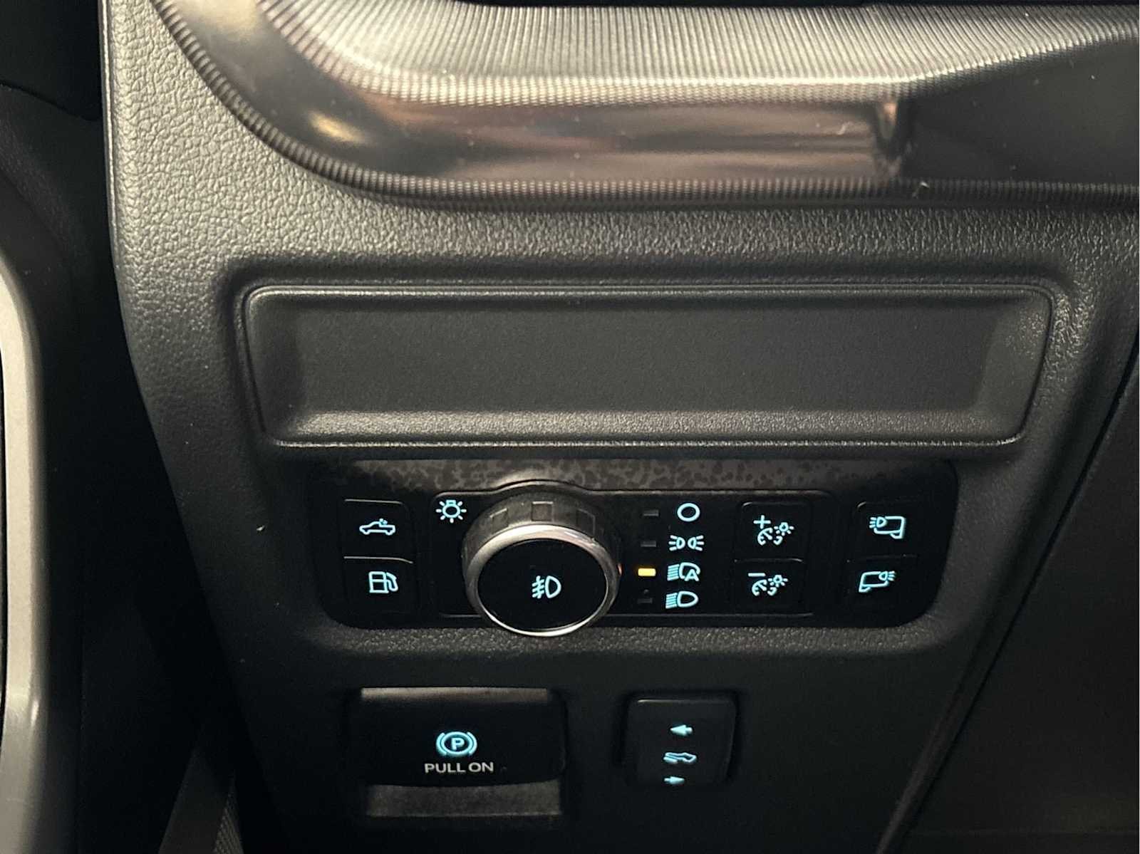 Used 2025 Agate Black Metallic Ford LARIAT image 16