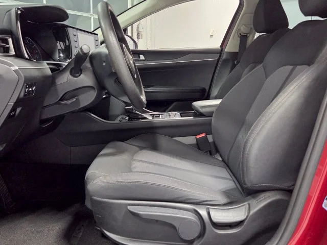 Used 2023 Red Kia LXS image 5