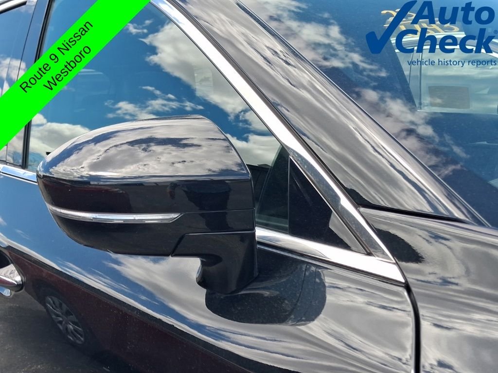 Used 2023 Black INFINITI LUXE image 6