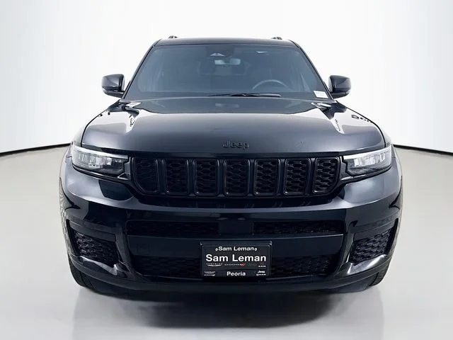 Used 2023 Black Jeep Altitude image 2