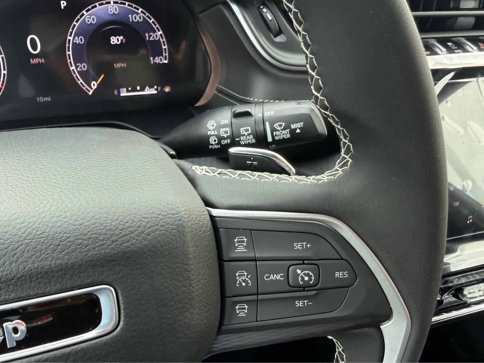 New 2026 Diamond Black Crystal Pearl-Coat Exterior Paint Jeep Laredo image 21