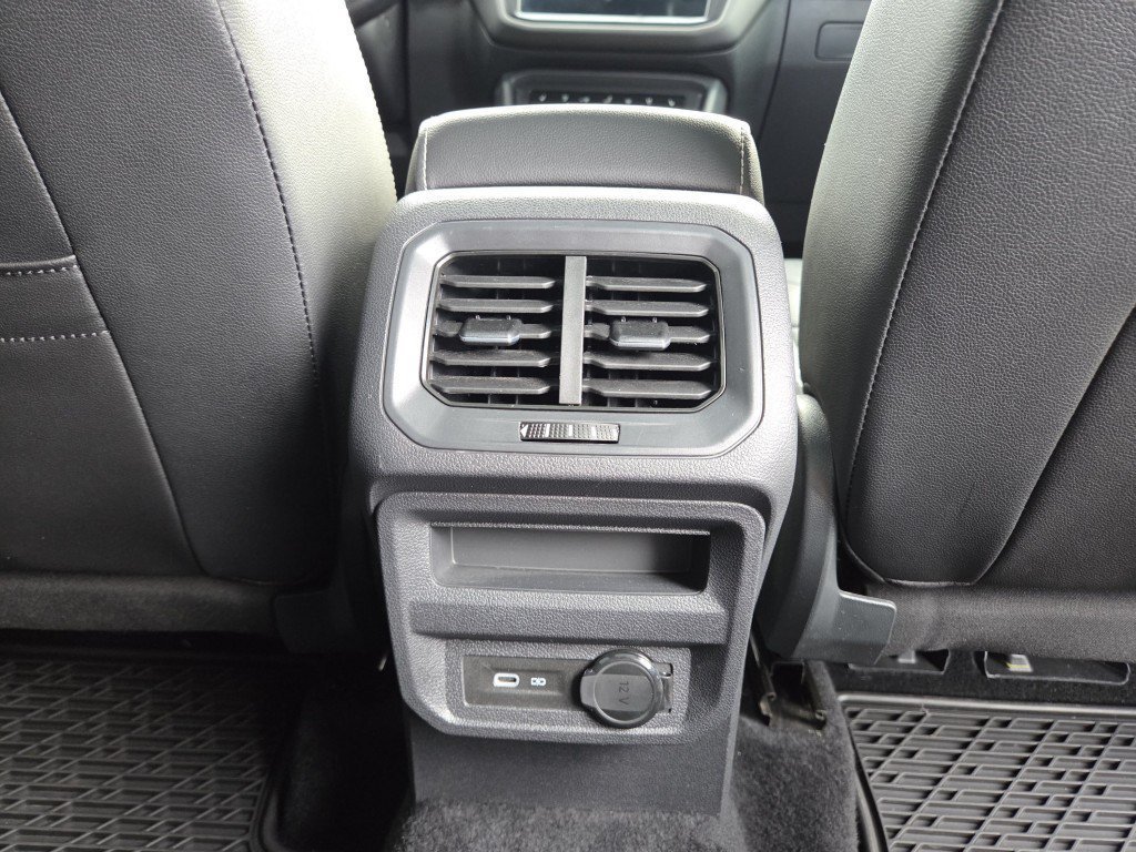 Certified Used 2022  Volkswagen 2.0T SEL R-Line image 35