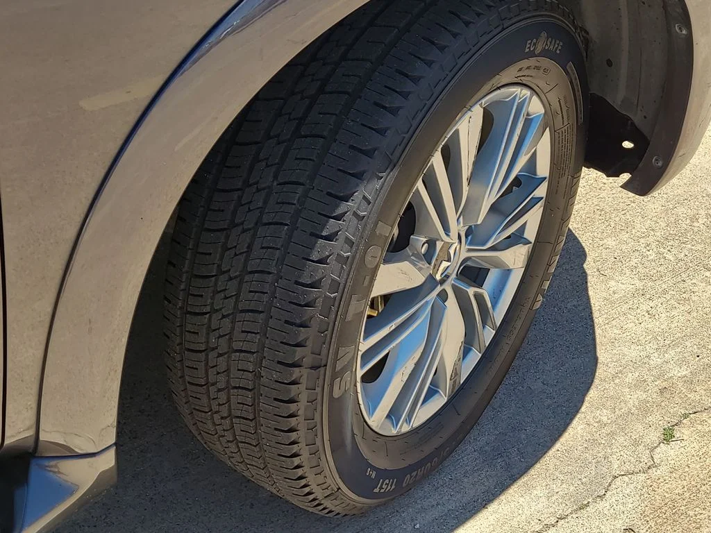 Used 2024 Gray INFINITI LUXE image 8