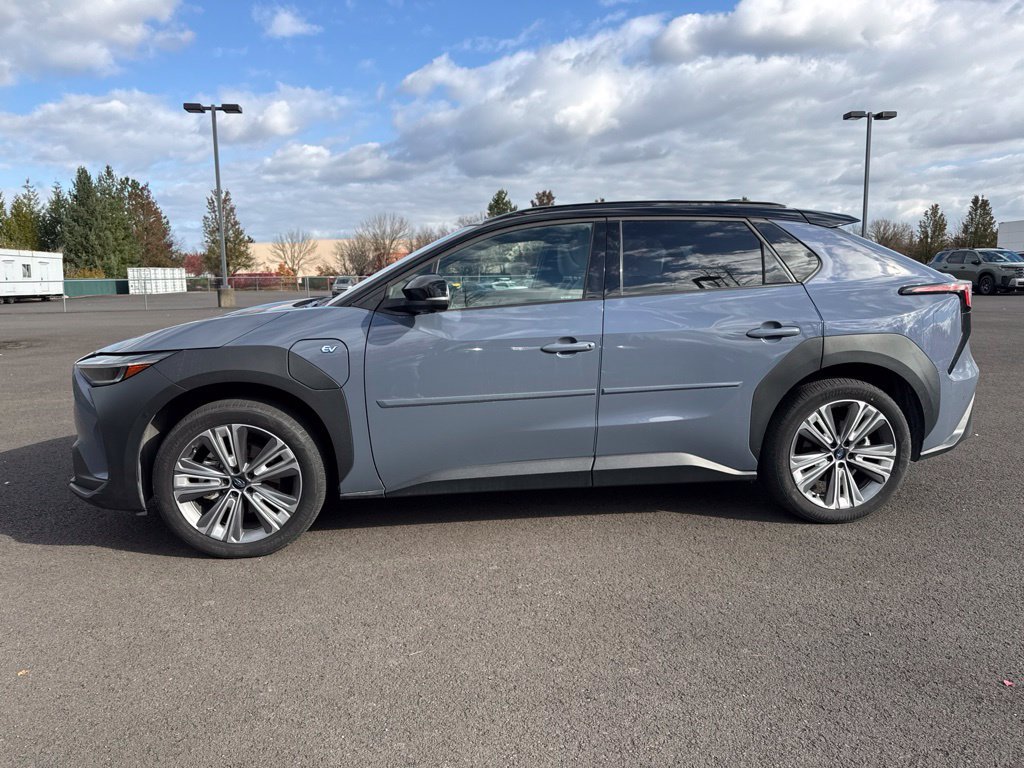Used 2023 Harbor Mist Gray Pearl 2-Tone Subaru Touring image 4