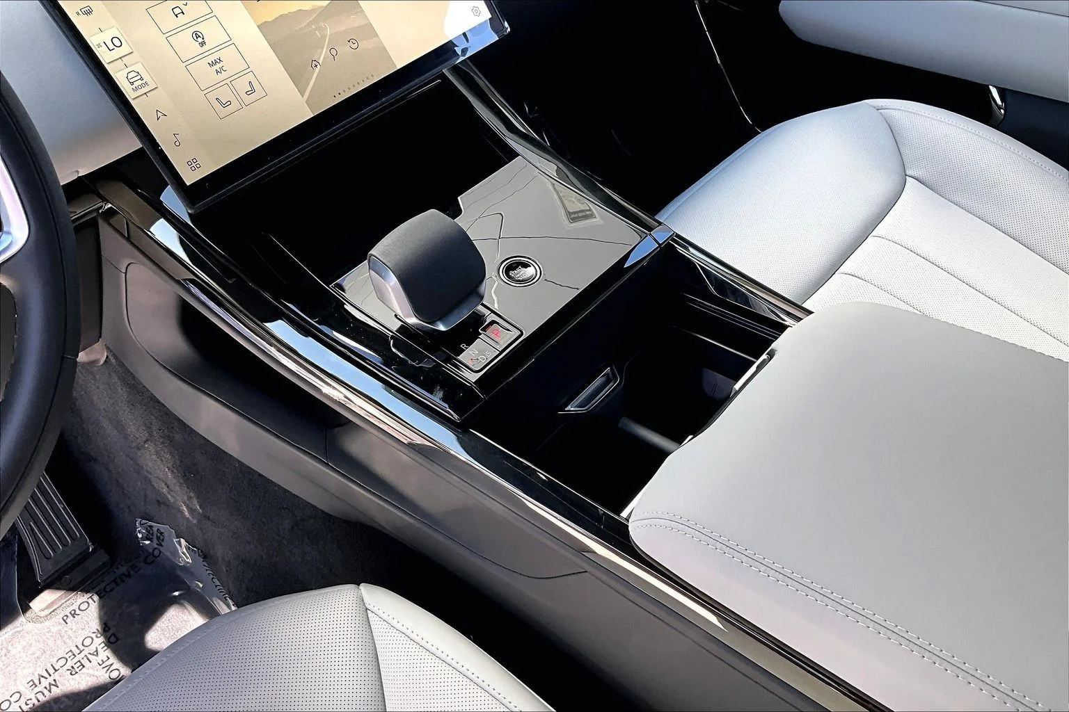 New 2026 Fuji White Land Rover SE image 8