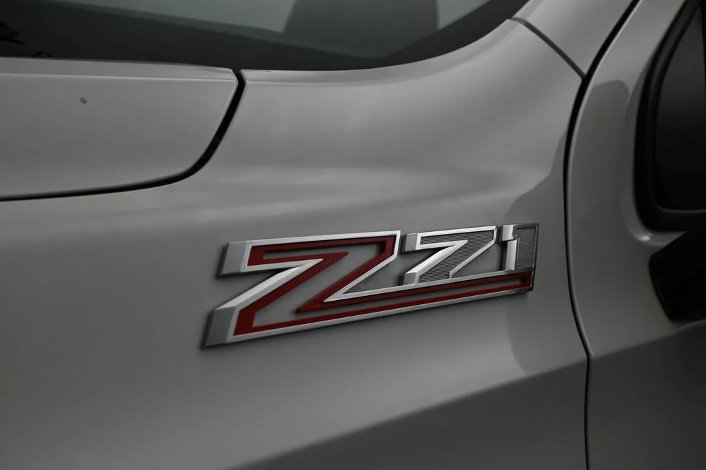 Used 2025 Iridescent Pearl Tricoat Chevrolet Z71 image 34
