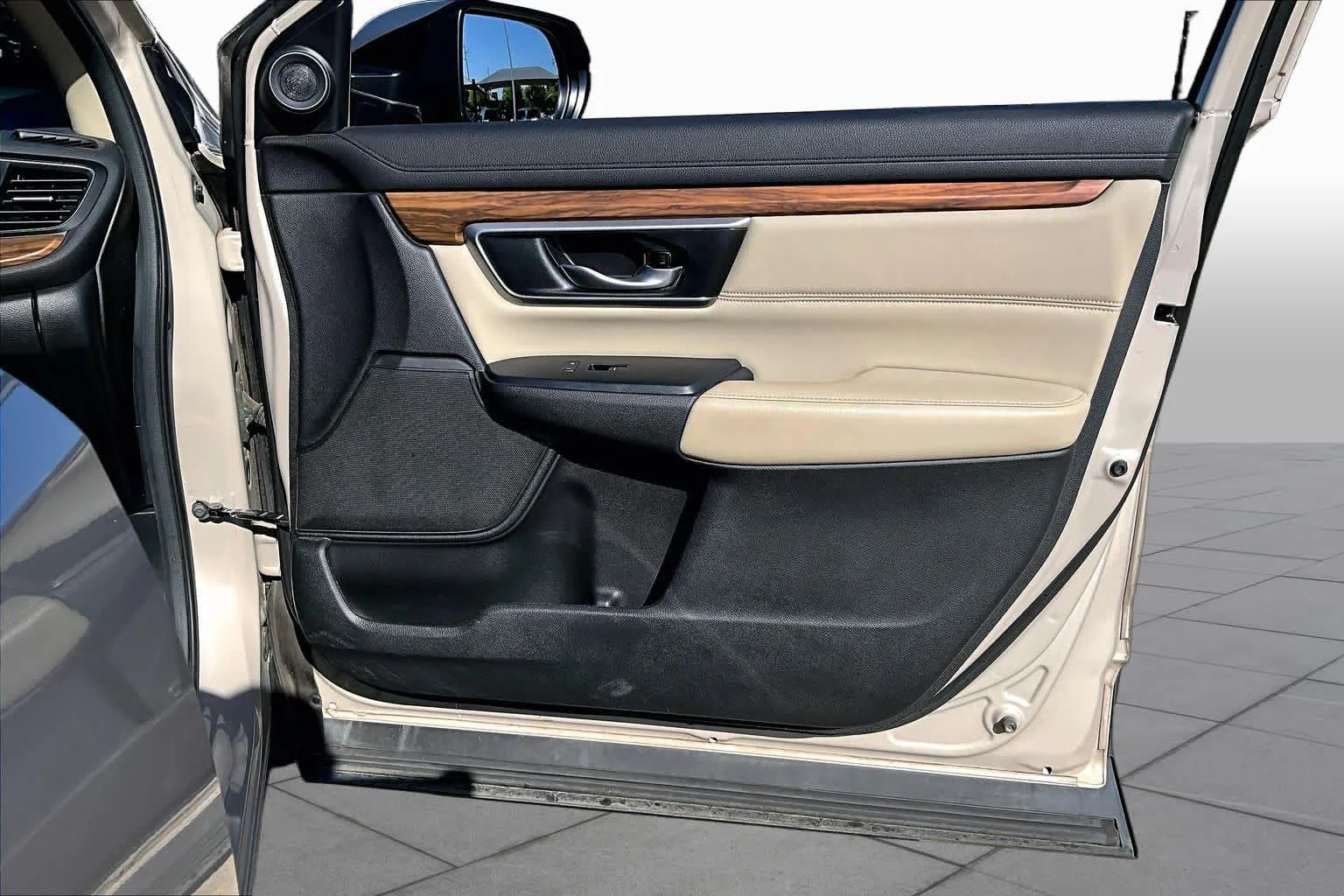 Used 2018 Sandstorm Metallic Honda Touring image 26
