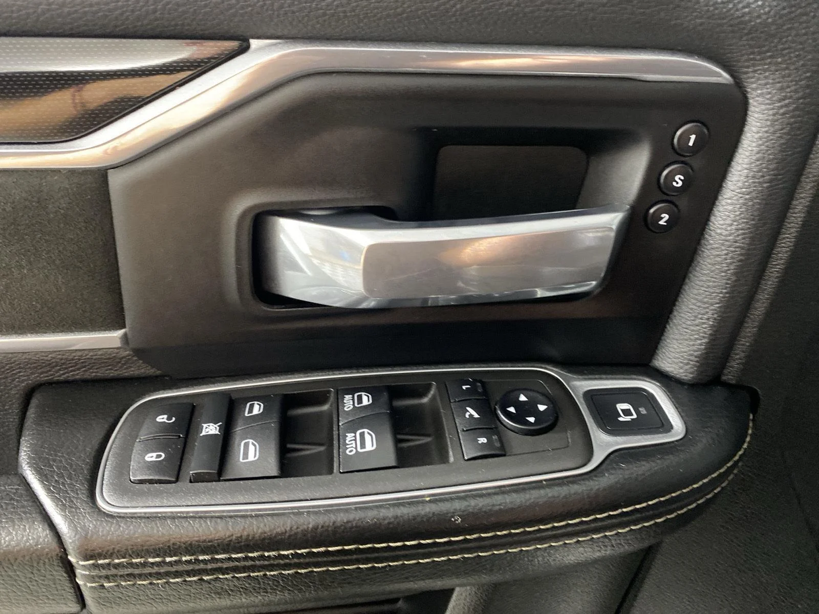 Used 2021 Diamond Black Crystal Pearlcoat Ram Laramie image 12