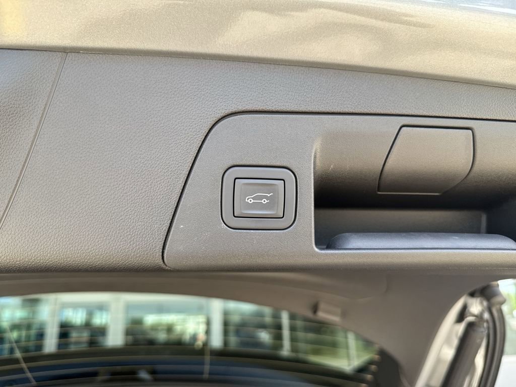 Certified Used 2025 Moonstone Gray Metallic Buick Avenir image 19