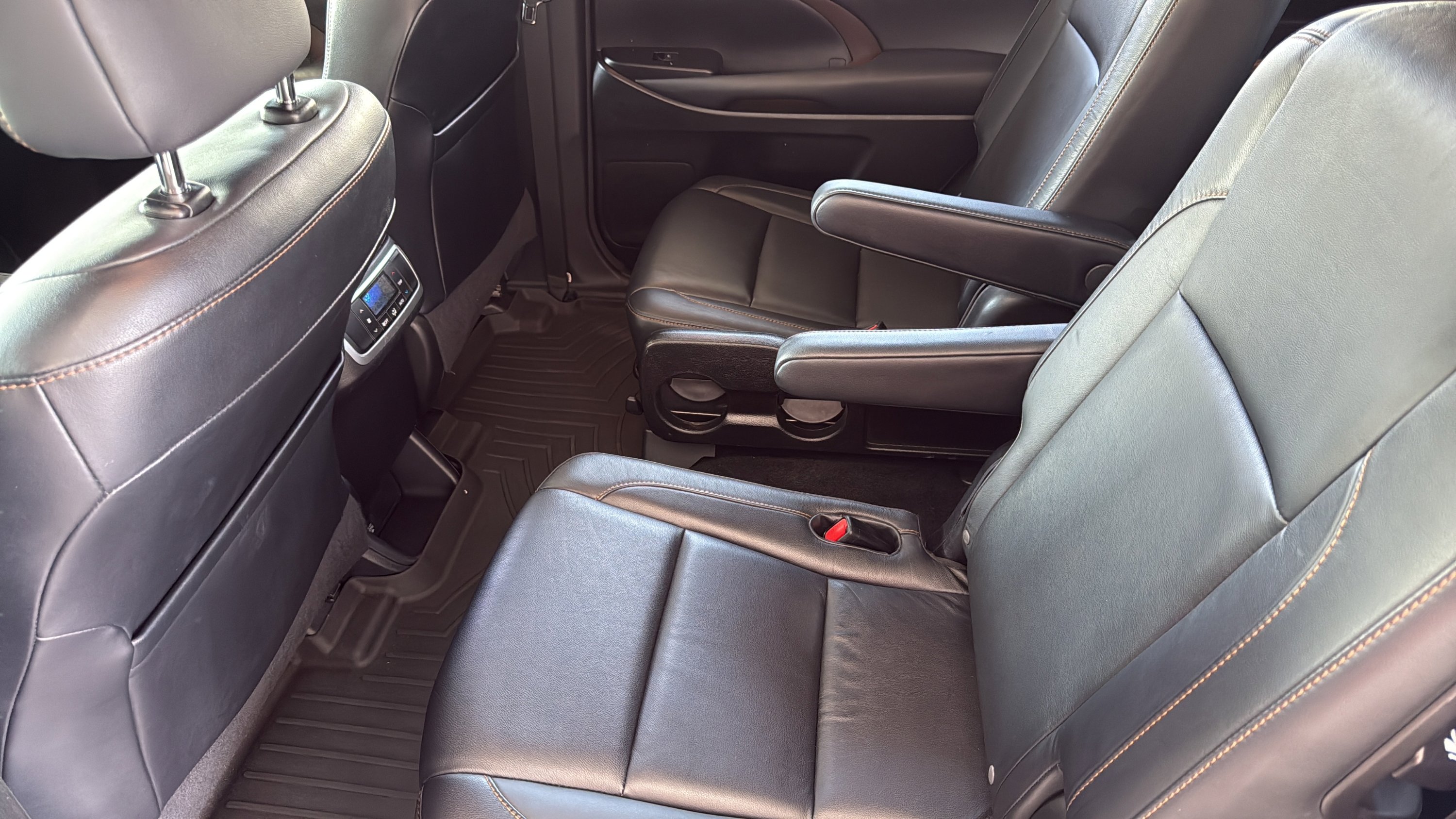 Used 2014 Attitude Black Metallic Toyota XLE image 23