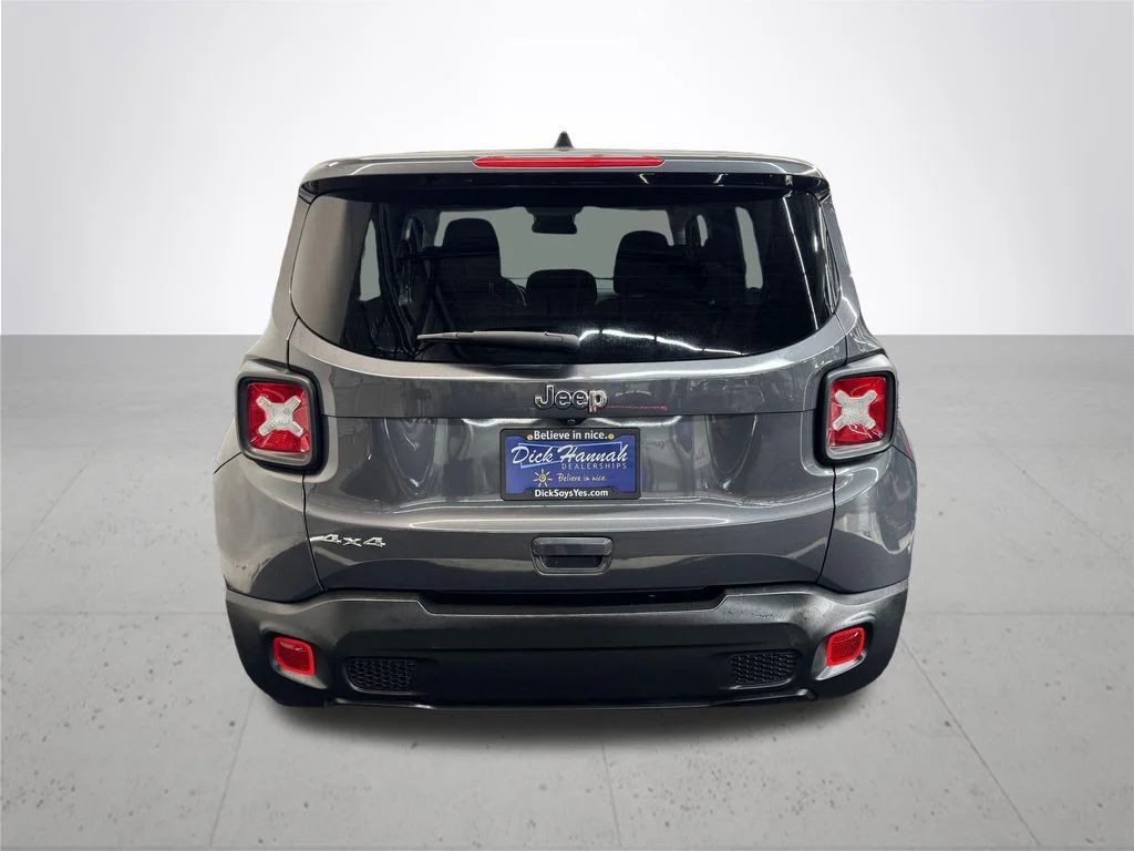Used 2023 Gray Jeep Latitude image 5