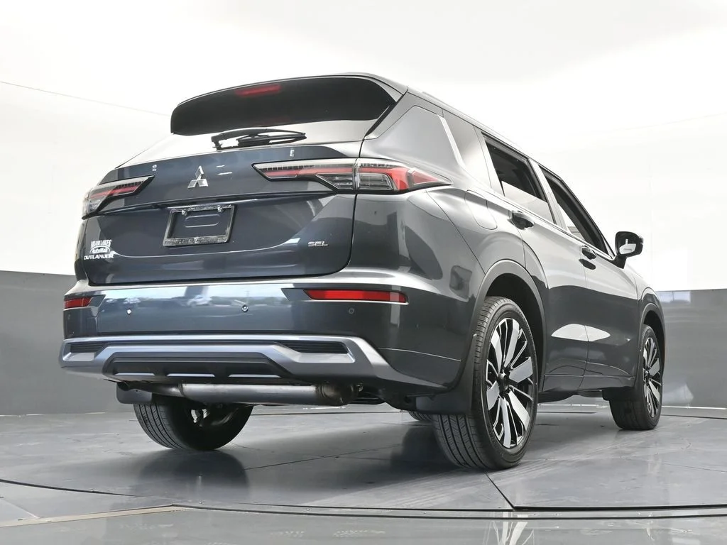 New 2026 Gray Mitsubishi SEL image 59
