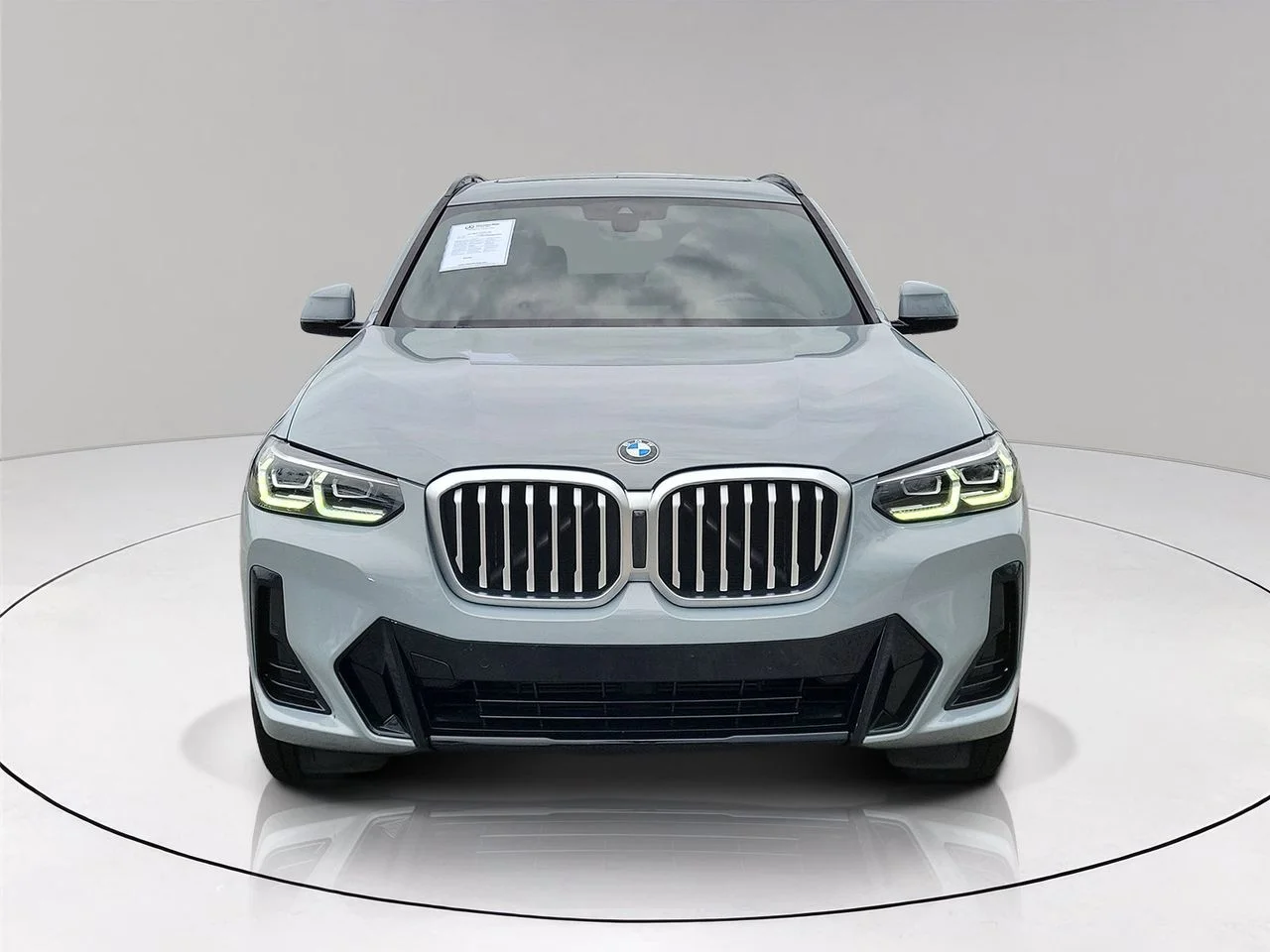 Used 2022 Gray BMW sDrive30i image 2