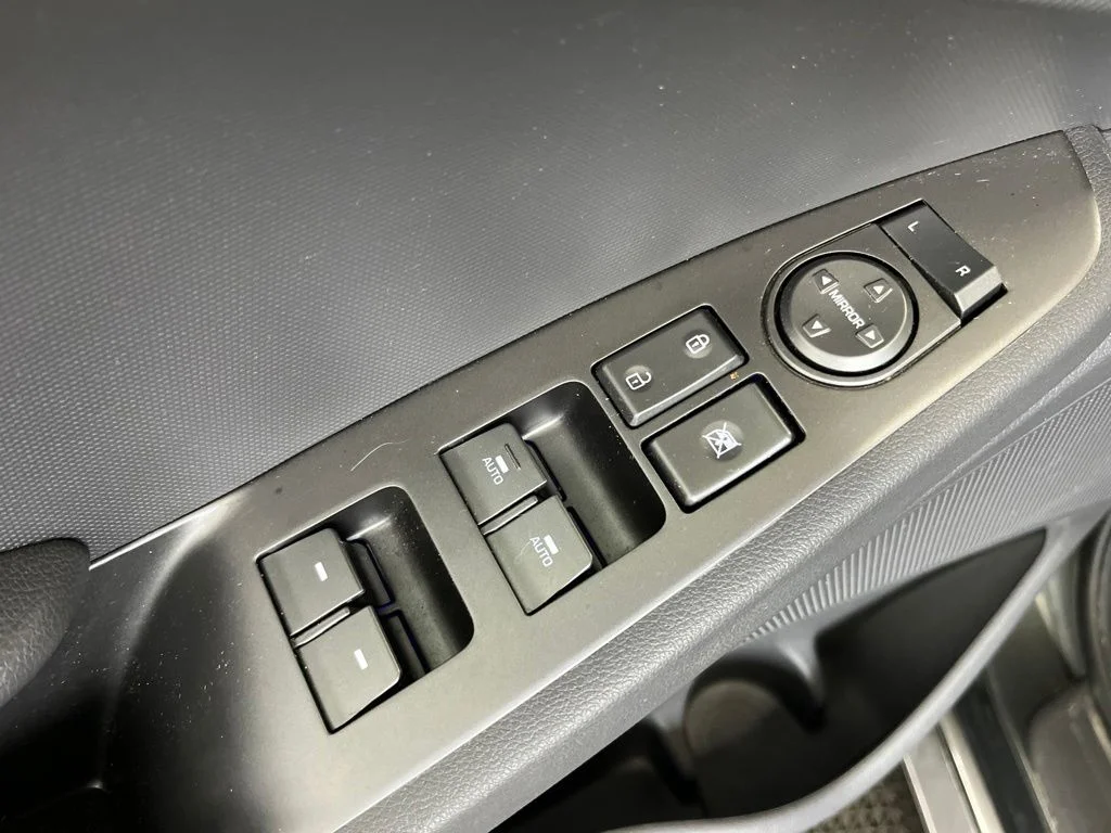 Used 2022 Gray Hyundai SEL image 4