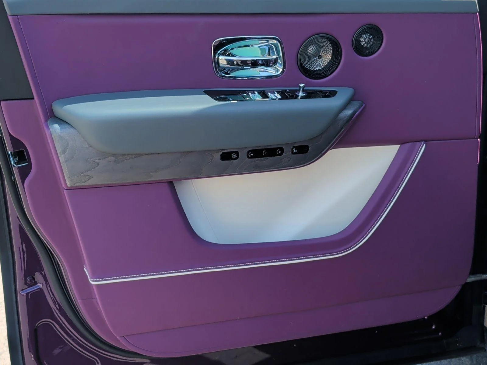 Used 2025 Belladonna Purple Rolls-Royce  image 13