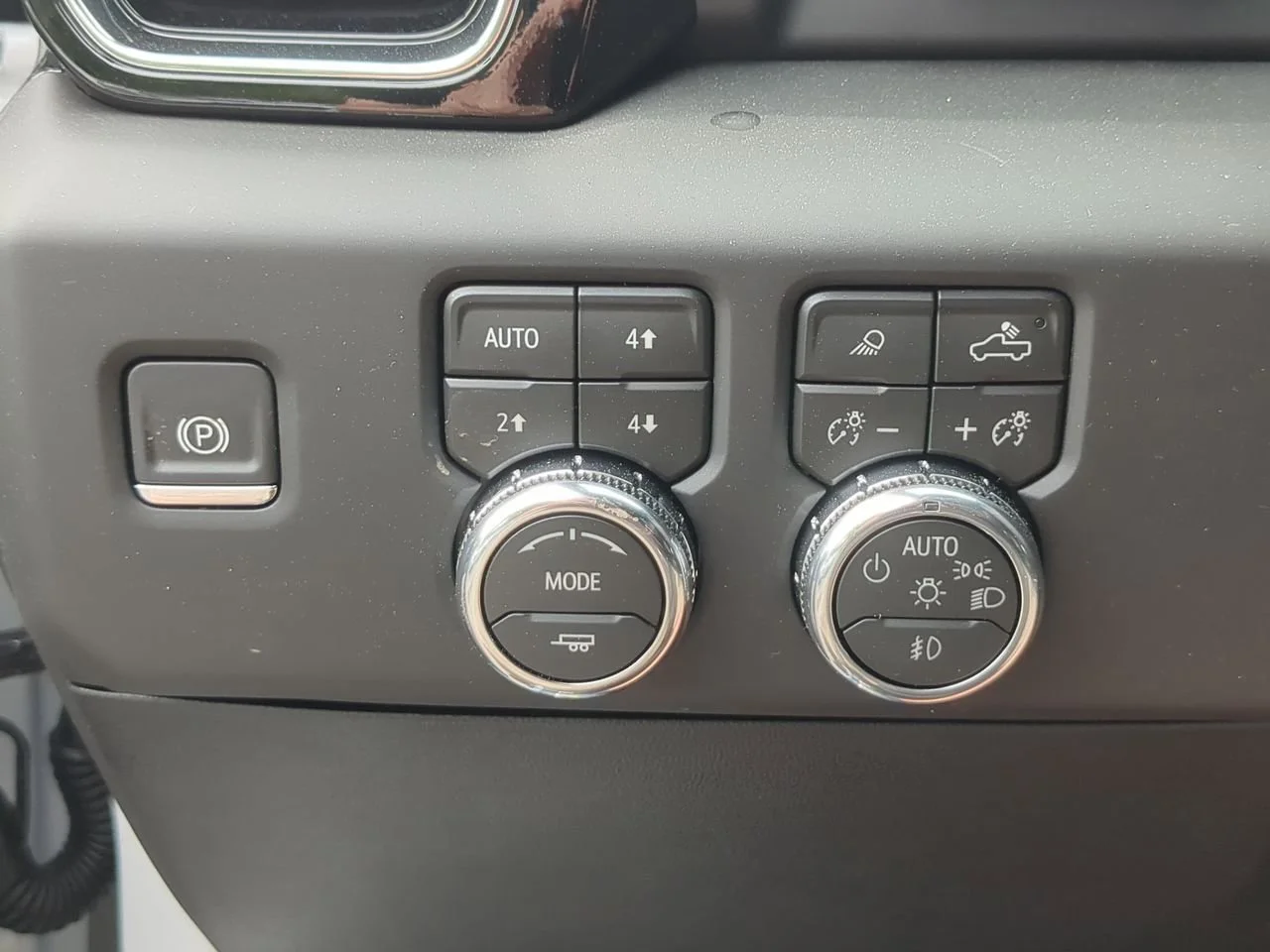 New 2026 Summit White GMC Denali DRW image 18