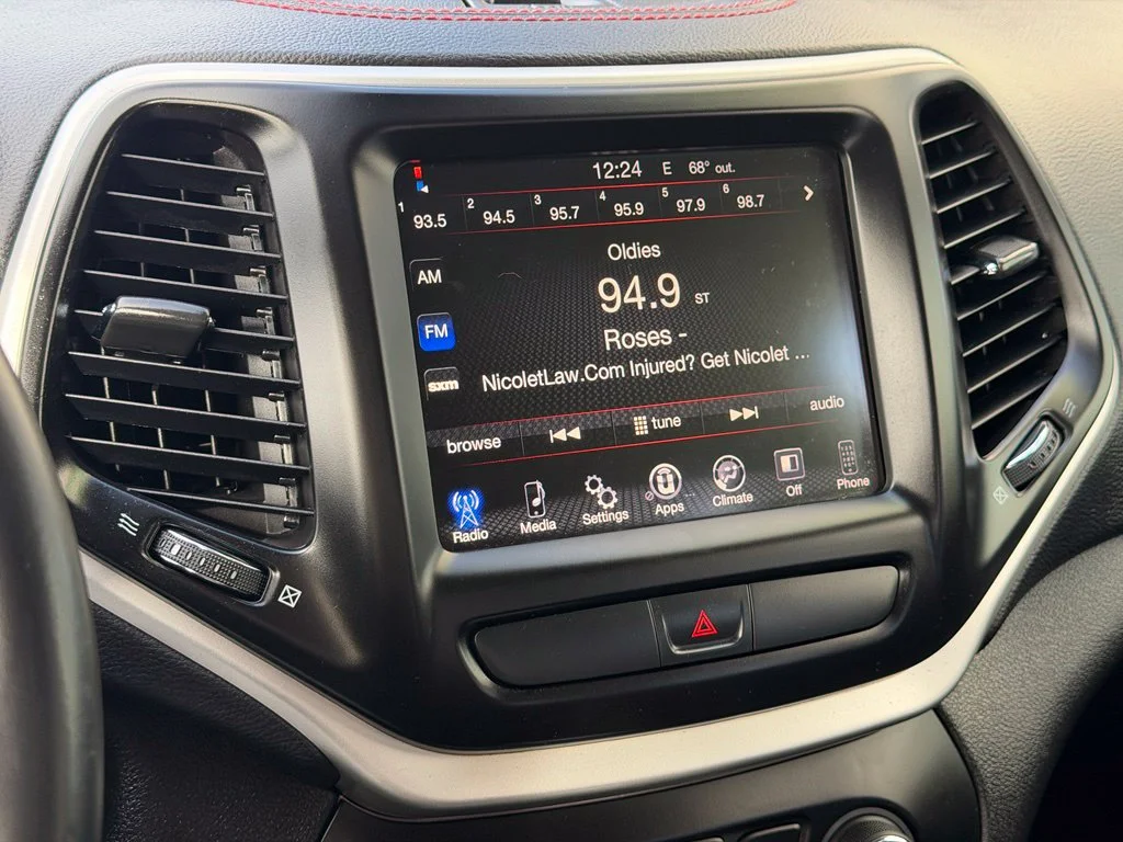 Used 2017 White Jeep Trailhawk image 11