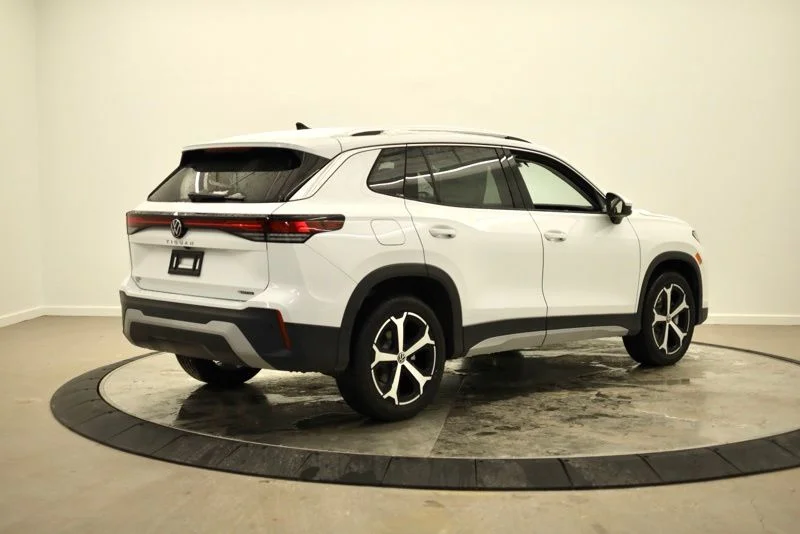 New 2026 White/off-white Volkswagen 2.0T SE image 3