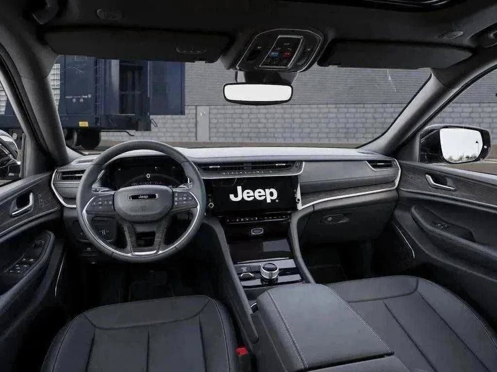 New 2026 Bright White Clear-Coat Exterior Paint Jeep Limited image 64