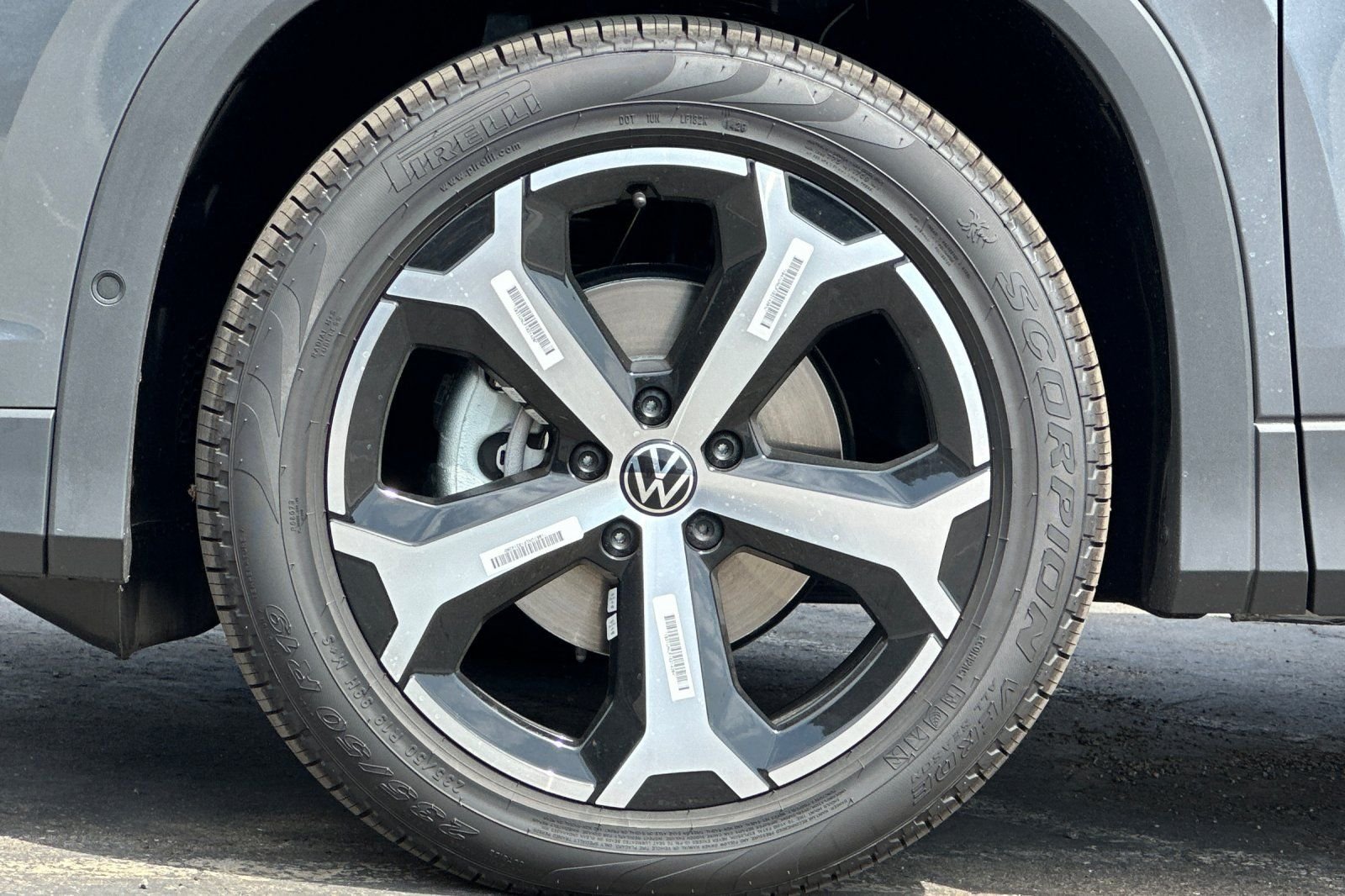 New 2026 Platinum Gray Metallic Volkswagen 2.0T SE image 25