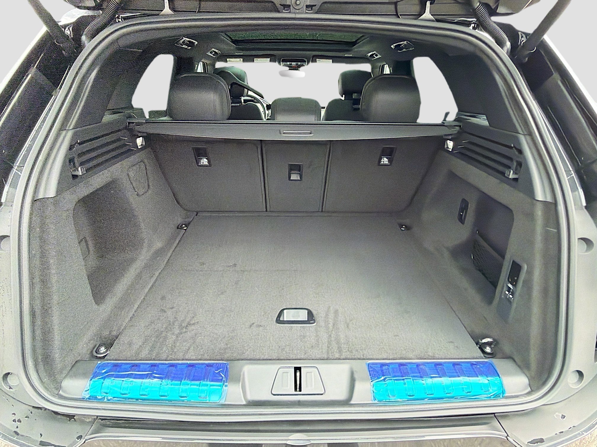 New 2026 Carpathian Grey Land Rover Dynamic SE image 11