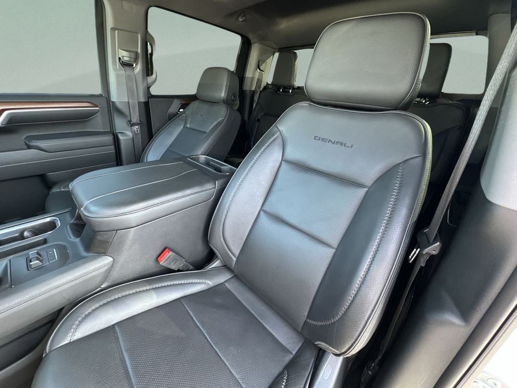 Used 2023 White GMC Denali image 22