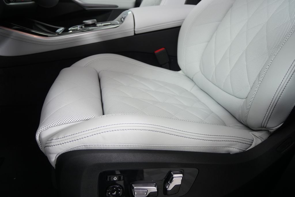Used 2026 Dravit Grey Metallic BMW sDrive40i image 10