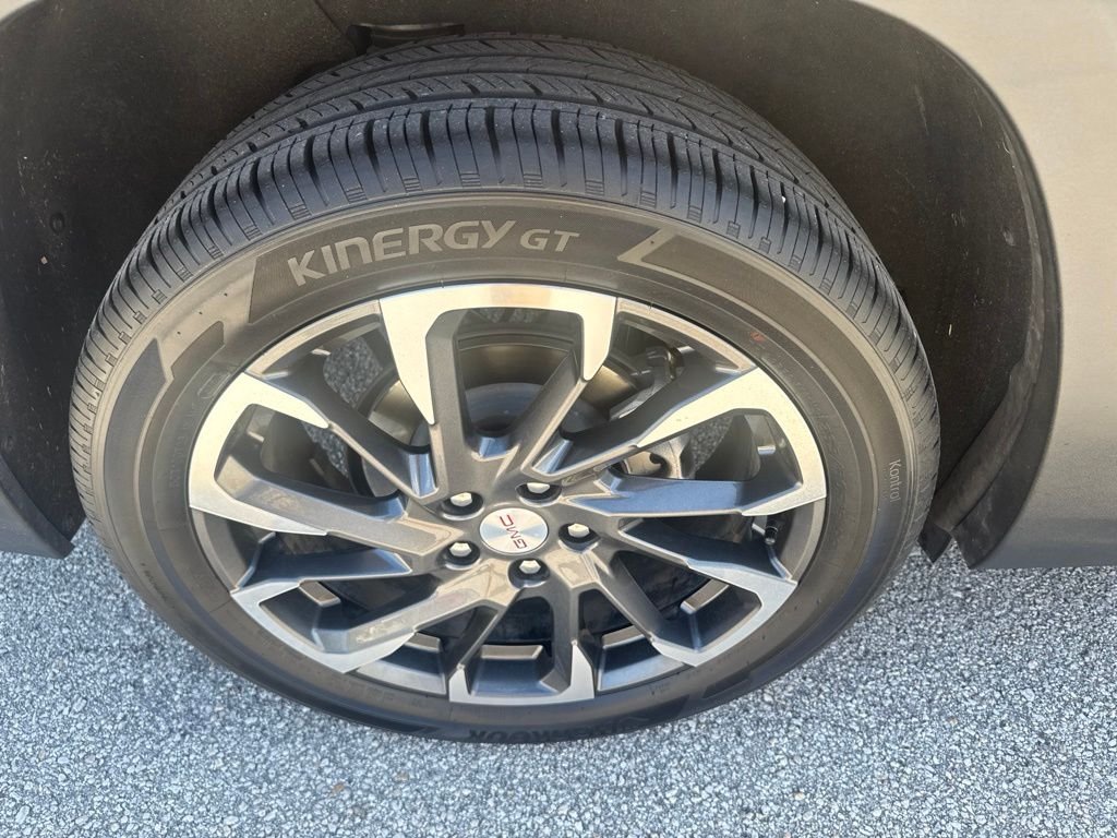 Used 2022  GMC SLT image 7