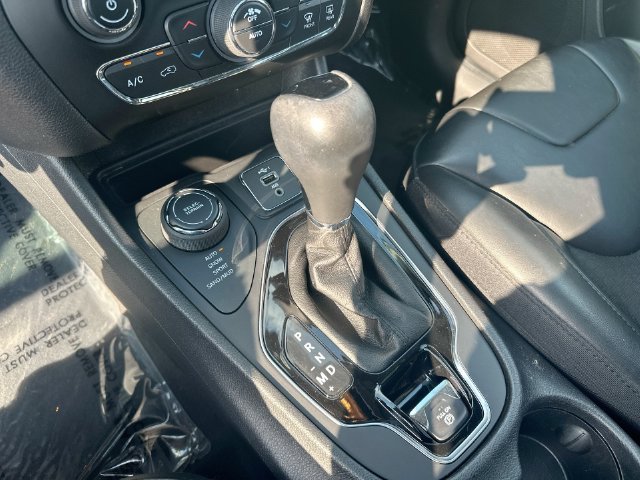 Used 2020 Black Jeep Latitude Plus image 22