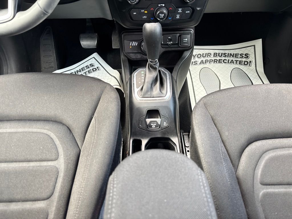 Used 2021 White Jeep Latitude image 29