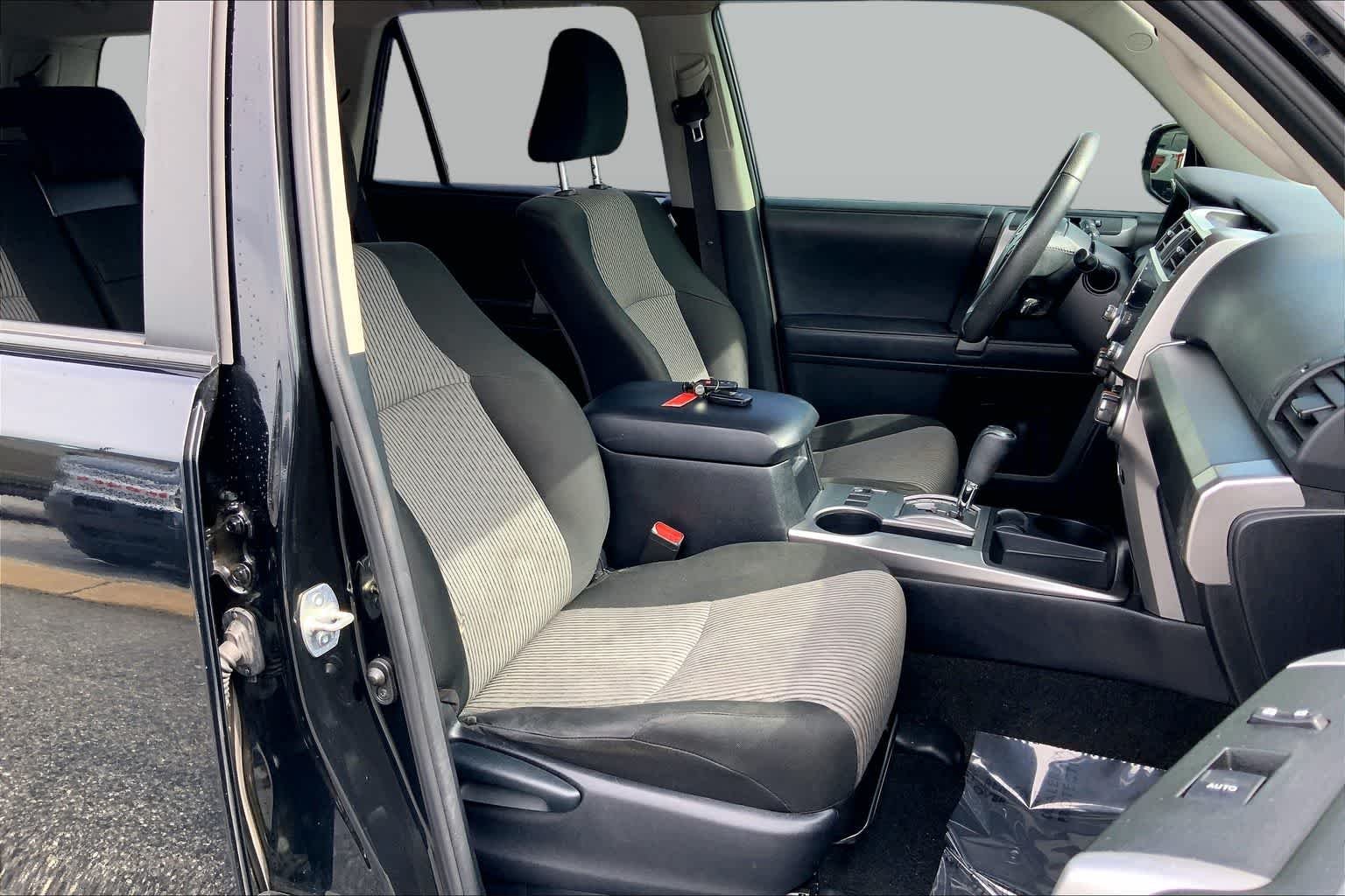 Used 2022 Midnight Black Metallic Toyota SR5 image 9