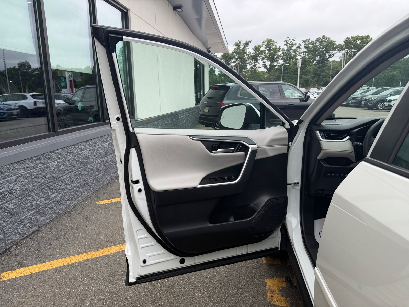 Used 2021 Blizzard Pearl Toyota Limited image 29